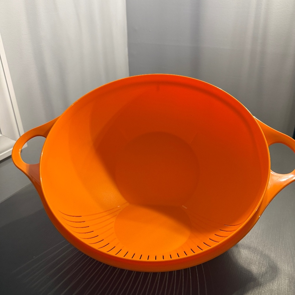 Tupperware Thatsa Colander